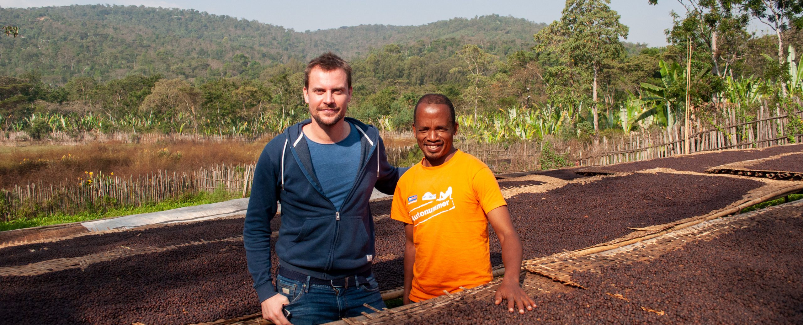 Julien et un producteur en Ethiopie - Julcafés